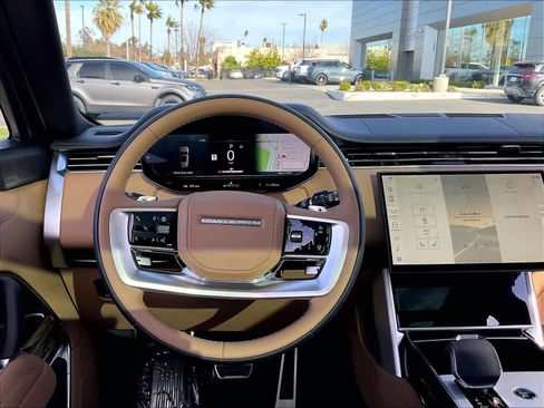 New 2025 Land Rover Range Rover Long Wheelbase SE AWD/4WD image 15
