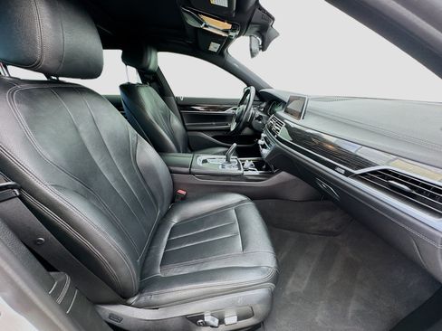 Used 2019 BMW 740i w/ M Sport Package RWD image 20