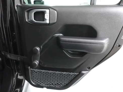 Used 2018 Jeep Wrangler Unlimited Sport image 13