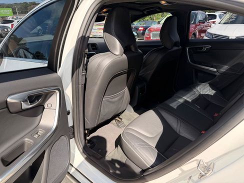 Used 2016 Volvo S60 T5 R-Design FWD image 13