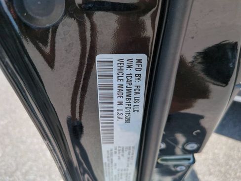 Used 2023 Jeep Cherokee Altitude Lux AWD/4WD image 34
