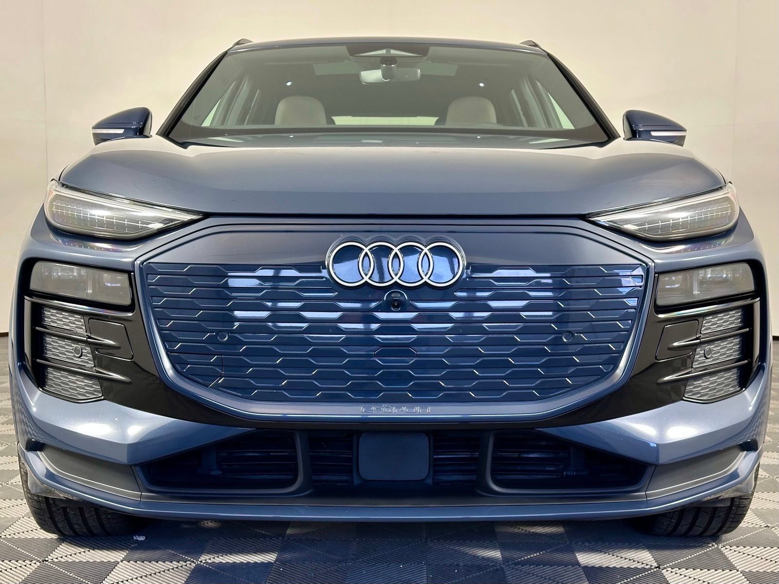 Used 2025 Audi Q6 e-tron Premium Plus w/ Premium Plus AWD/4WD image 23