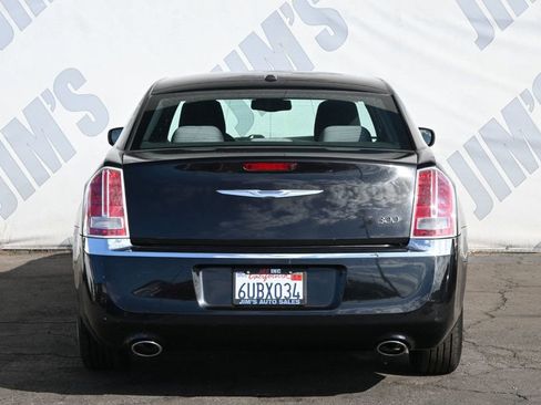 Used 2011 Chrysler 300 image 5
