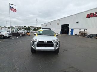 Used 2018 Toyota 4Runner SR5 AWD/4WD video 2