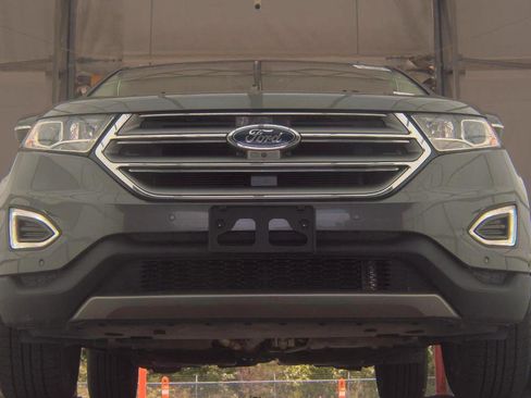 Used 2017 Ford Edge Titanium w/ Equipment Group 302A AWD/4WD image 3