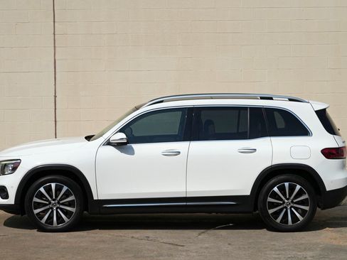 Used 2022 Mercedes-Benz GLB 250 w/ Premium Package Lite image 48