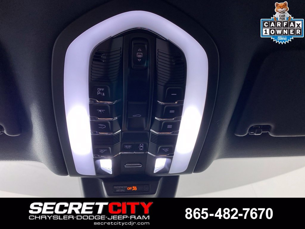 Used 2023 Porsche Macan AWD/4WD image 18