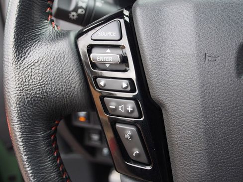 Used 2022 Nissan Frontier PRO-4X w/ Technology Package image 21