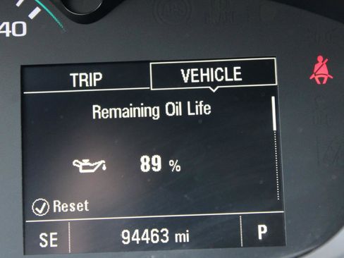 Used 2021 Chevrolet Trax LT w/ LT Convenience Package image 21