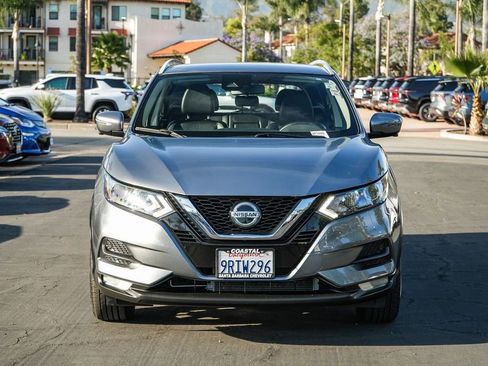 Used 2020 Nissan Rogue Sport SV w/ Technology Package FWD image 2