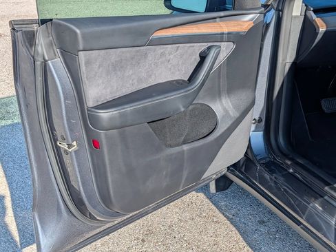 Used 2023 Tesla Model Y Long Range AWD/4WD image 19
