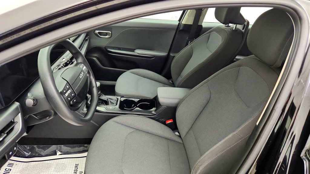 Used 2025 Kia K4 FWD image 17