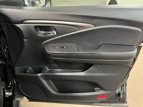 Used 2017 Honda Ridgeline Sport image 11