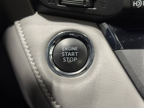 Used 2018 Toyota RAV4 XLE FWD image 30