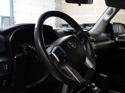 Used 2017 Toyota 4Runner SR5 AWD/4WD image 16