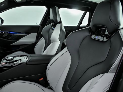 Used 2026 BMW M5 Touring w/ Executive Package image 23