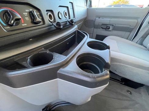 Used 2014 Ford E-350 and Econoline 350 XLT image 17