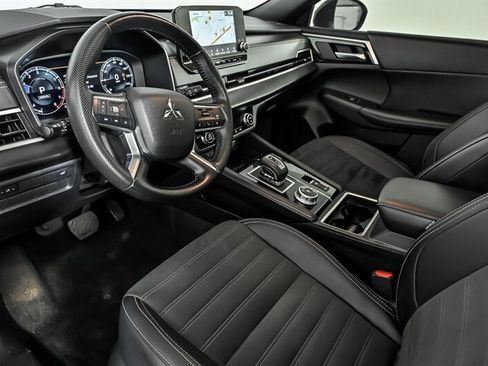 Used 2024 Mitsubishi Outlander SE Black Edition FWD image 14
