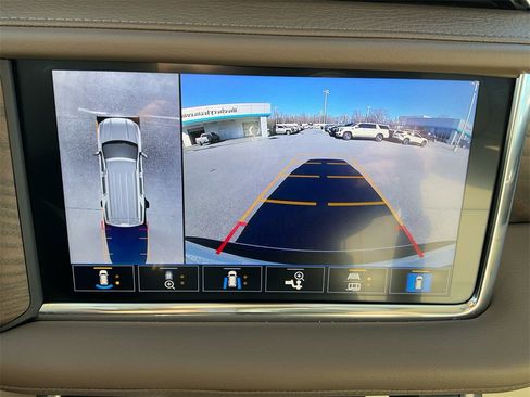 Used 2021 GMC Yukon XL Denali w/ Advanced Technology Package image 19