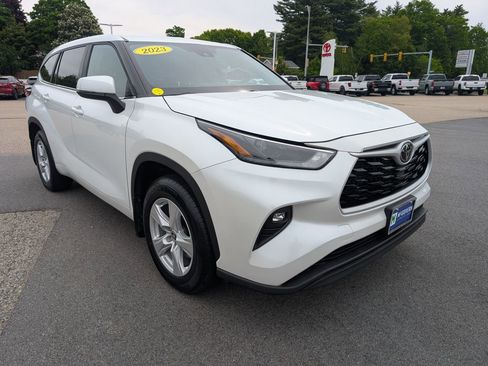 Used 2023 Toyota Highlander LE FWD image 8