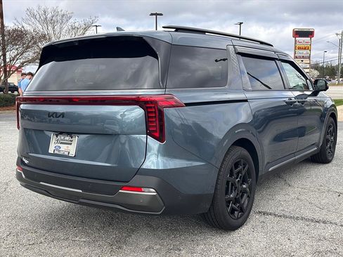 Used 2025 Kia Carnival SX Prestige image 3