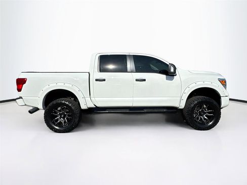 Used 2023 Nissan Titan SV w/ SV Convenience Package image 8