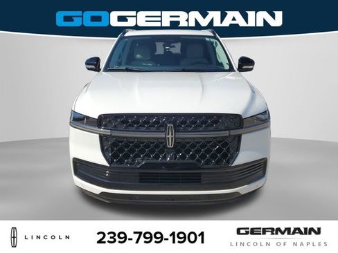 New 2026 Lincoln Navigator Reserve w/ Jet Appearance Package AWD/4WD image 3