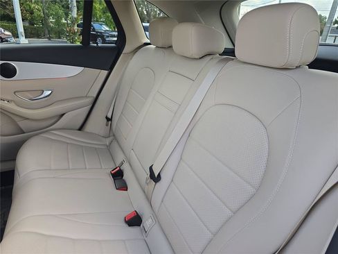 Used 2022 Mercedes-Benz GLC 300 4MATIC image 11