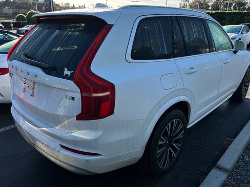 Used 2022 Volvo XC90 T5 Momentum w/ Climate Package image 3
