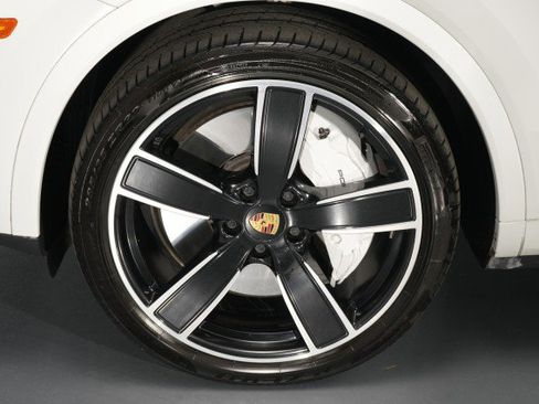 Used 2019 Porsche Cayenne Turbo AWD/4WD image 24