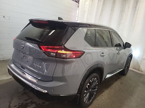 Used 2024 Nissan Rogue Platinum w/ Platinum Premium Package image 2