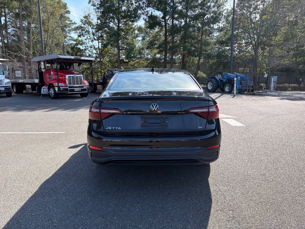 Used 2024 Volkswagen Jetta SE FWD image 6