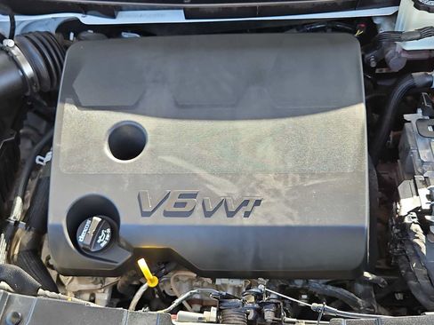 Used 2023 Chevrolet Traverse LT FWD image 13