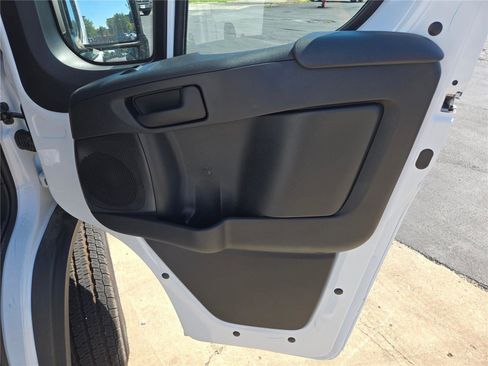 Used 2025 RAM ProMaster 2500 w/ Convenience Group image 6