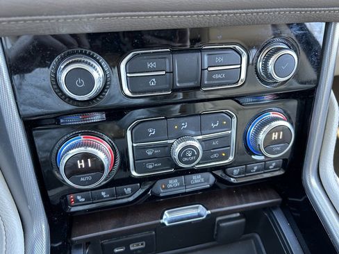 Used 2021 GMC Yukon Denali image 38