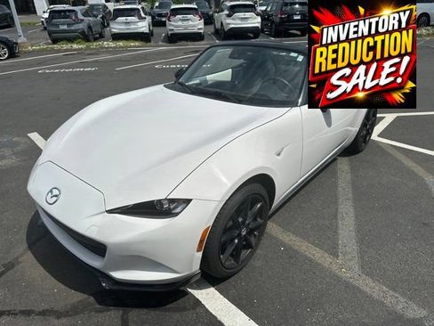 Used 2020 MAZDA MX-5 Miata Club RWD image 4