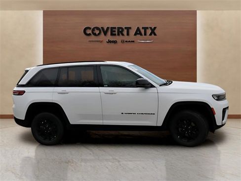 New 2026 Jeep Grand Cherokee Altitude image 6