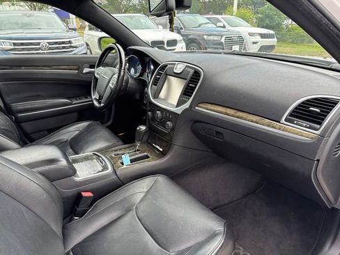 Used 2011 Chrysler 300 C RWD image 14