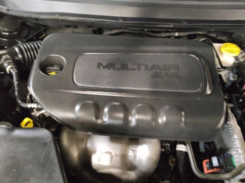 Used 2021 Jeep Cherokee Latitude FWD image 30