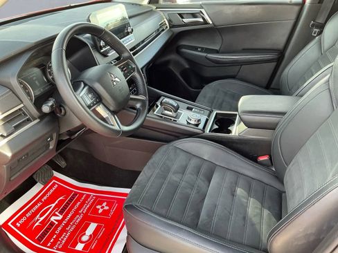 Used 2024 Mitsubishi Outlander SE image 13