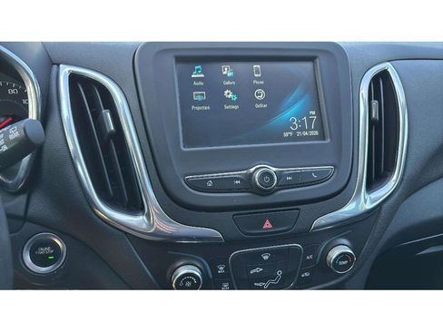 Used 2018 Chevrolet Equinox LT AWD/4WD image 16