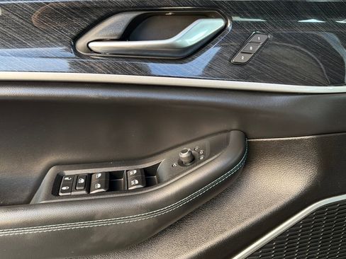 Used 2023 Jeep Grand Cherokee Trailhawk image 10