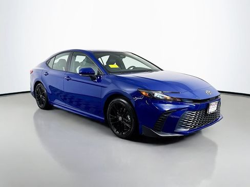 Used 2025 Toyota Camry SE FWD image 10