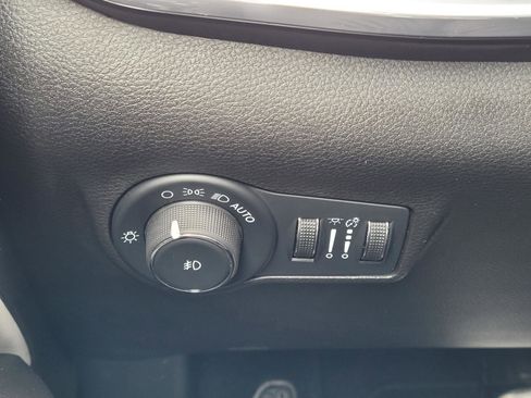 Used 2024 Jeep Compass Limited image 20