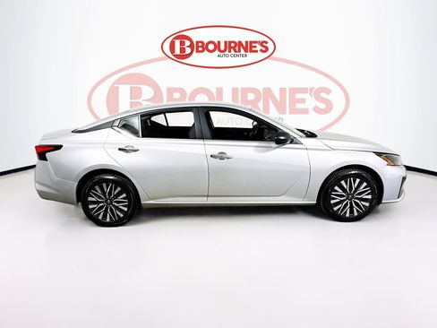 Used 2024 Nissan Altima 2.5 SV AWD/4WD image 8