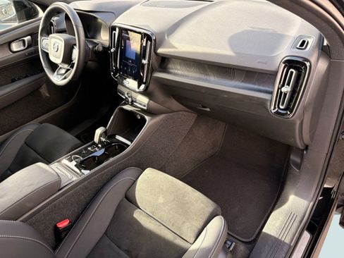 Certified 2023 Volvo C40 P8 Recharge Ultimate image 28