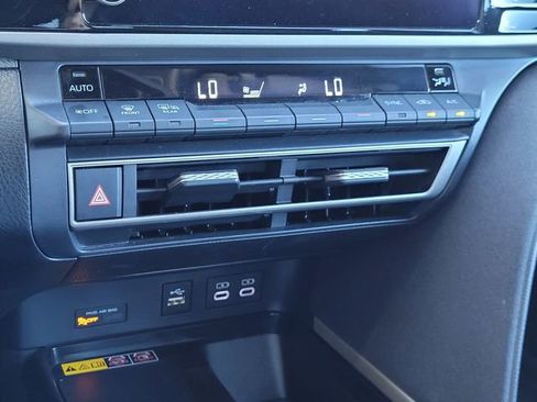 Used 2025 Toyota Camry LE image 11