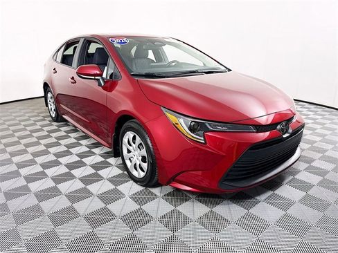 Certified 2025 Toyota Corolla LE image 3