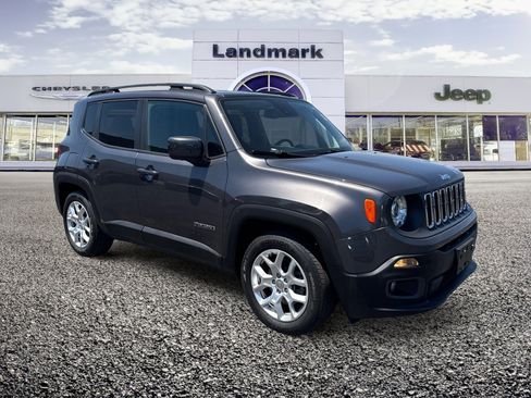 Used 2018 Jeep Renegade Latitude w/ Advanced Technology Group FWD image 18