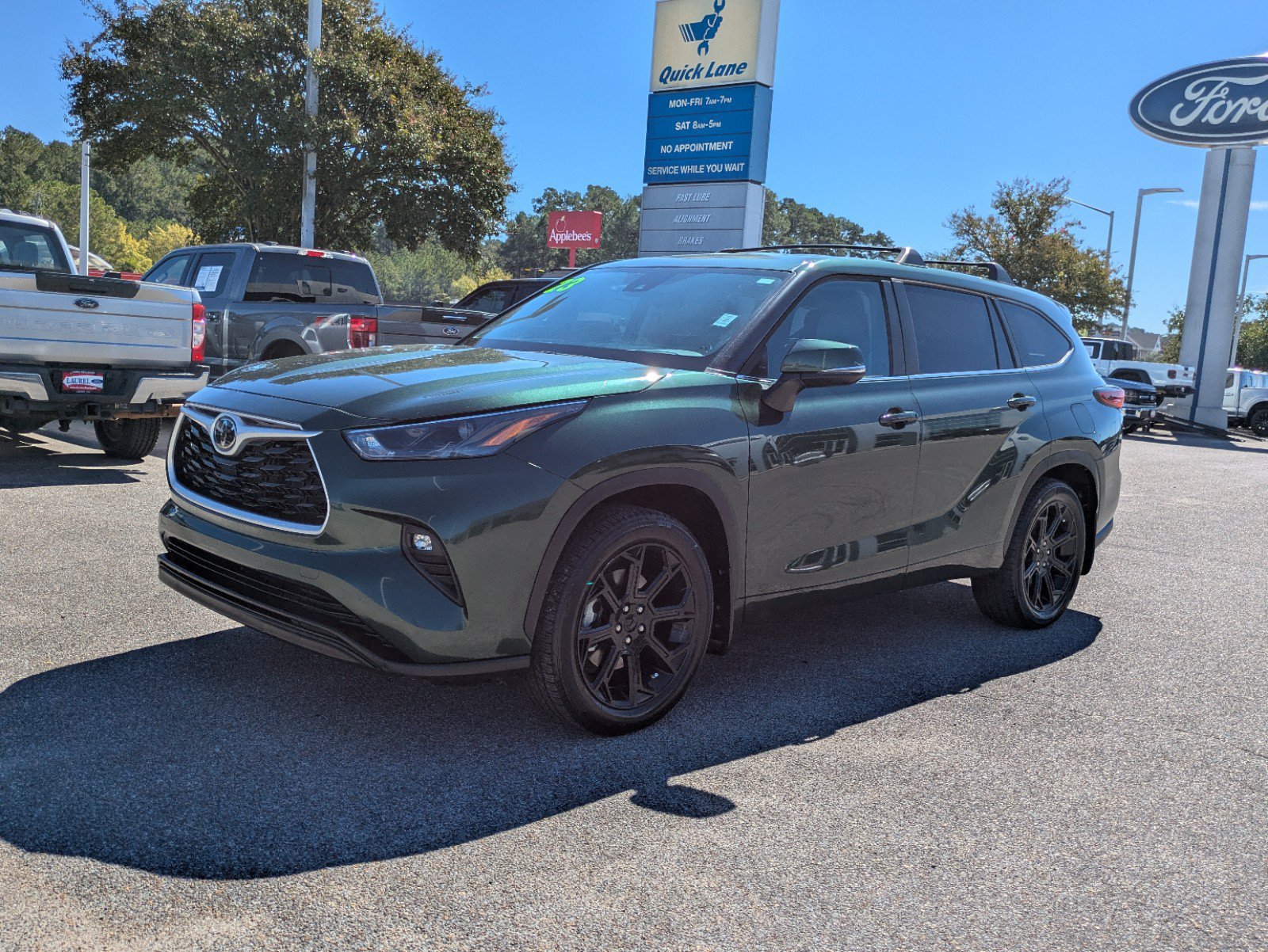 Used 2023 Toyota Highlander L FWD image 3